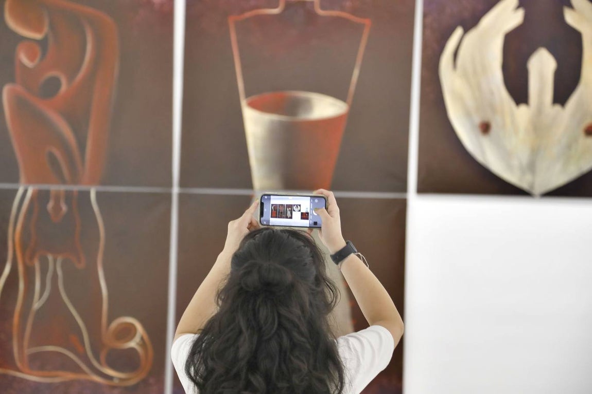 La exposición &#039;La Máquina Española&#039; revisa en el CAAC el impacto de la galería andaluza en el arte español de los 80