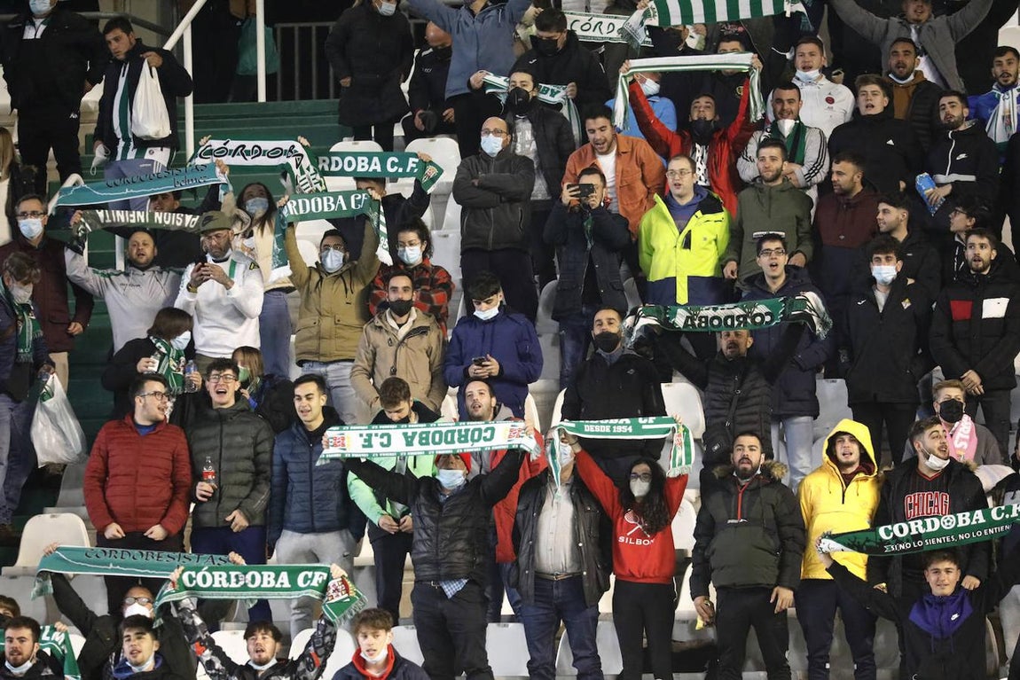Las mejores imágenes y el ambiente en la grada del Córdoba CF - CD Ebro