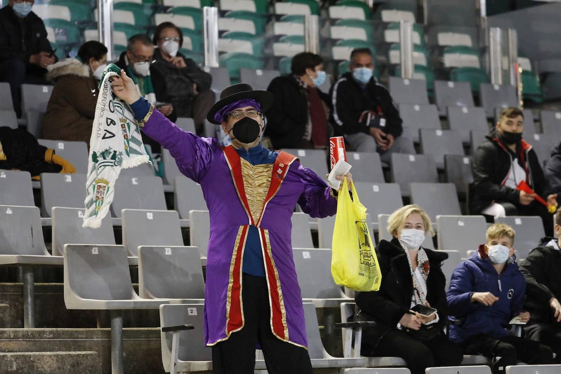 Las mejores imágenes y el ambiente en la grada del Córdoba CF - CD Ebro