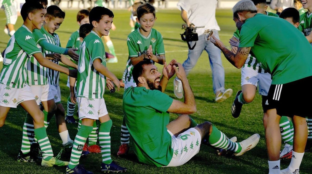 Borja Iglesias vuelve a ser benjamín