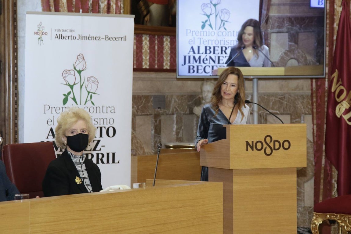 Soledad Becerril recibe el VII Premio contra el Terrorismo Alberto Jiménez-Becerril