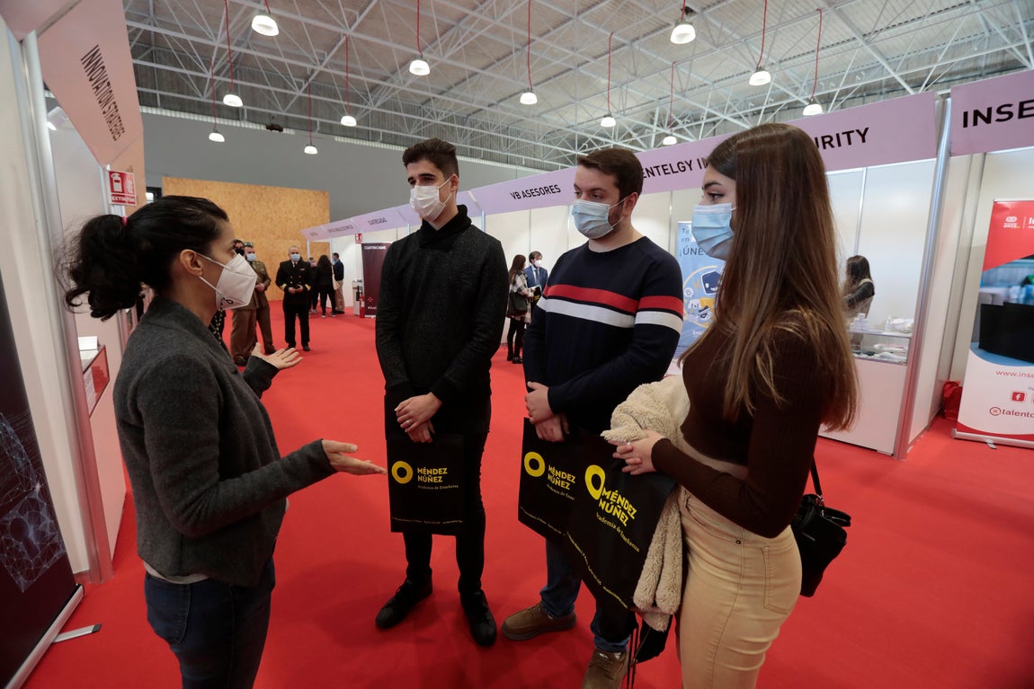 Se buscan universitarios en Sevilla para trabajar en el extranjero