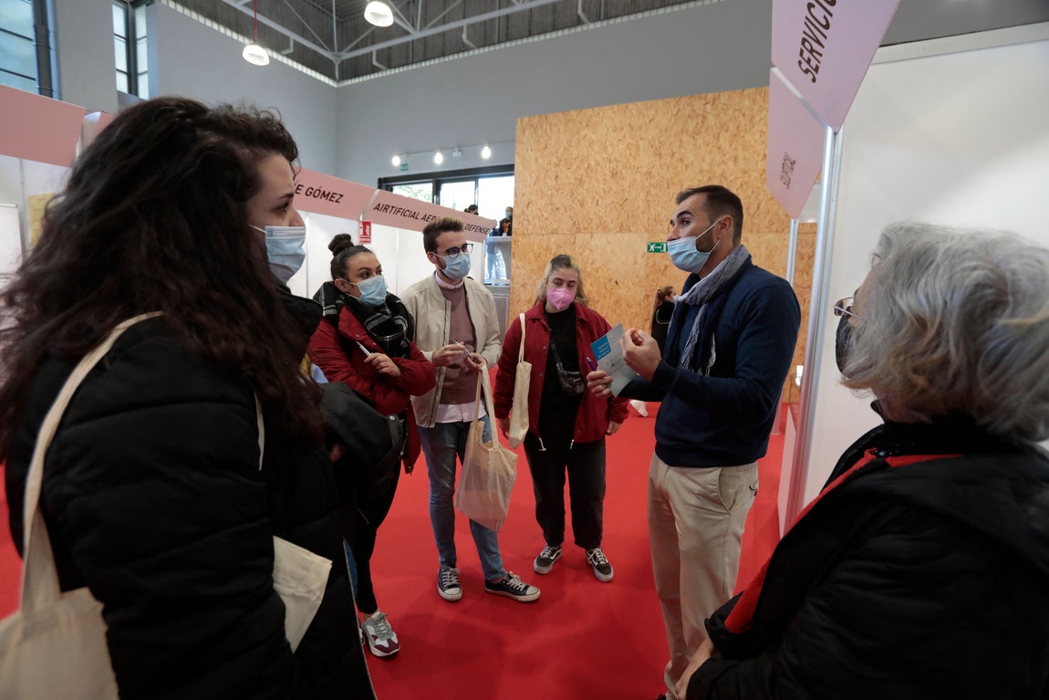 Se buscan universitarios en Sevilla para trabajar en el extranjero