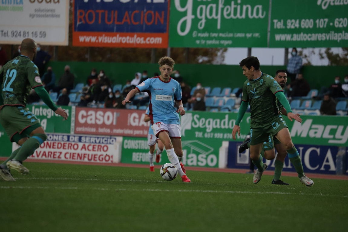 La decepción en el Córdoba CF tras caer ante el Villanovense, en imágenes