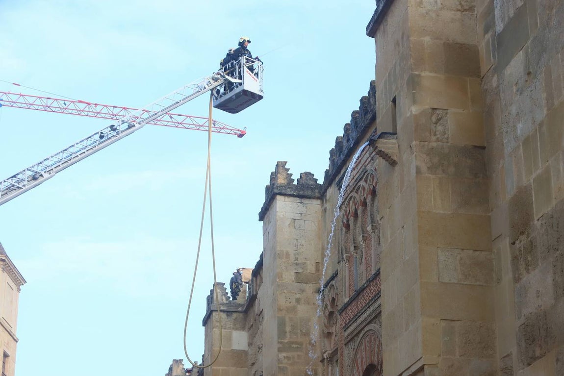En imágenes, el simulacro de incendio en la Mezquita-Catedral de Córdoba