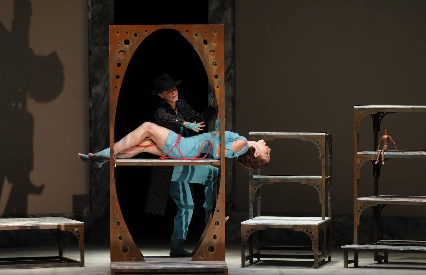 La obra "Malvivir" en el Gran Teatro de Córdoba, en imágenes