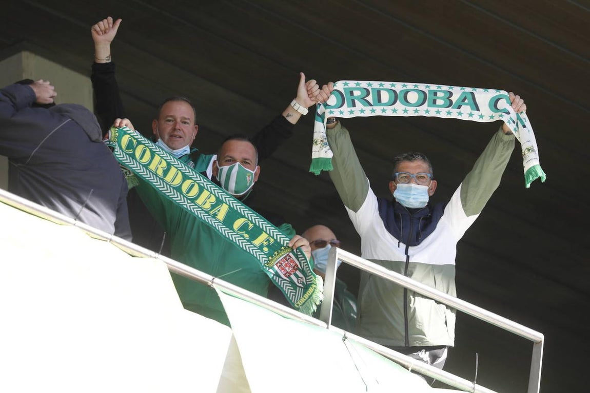 El ambiente en las gradas del Córdoba CF - Panadería Pulido, en imágenes