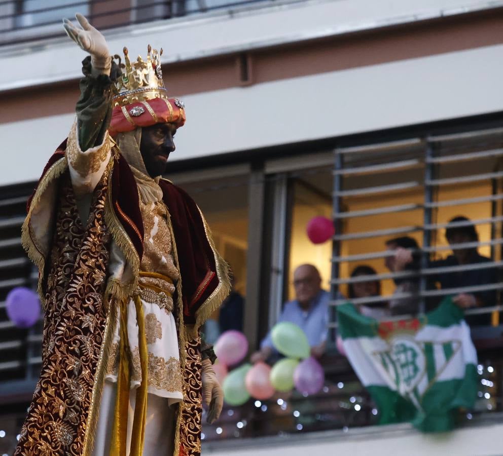 La Cabalgata de los Reyes Magos revoluciona la ronda histórica de Sevilla