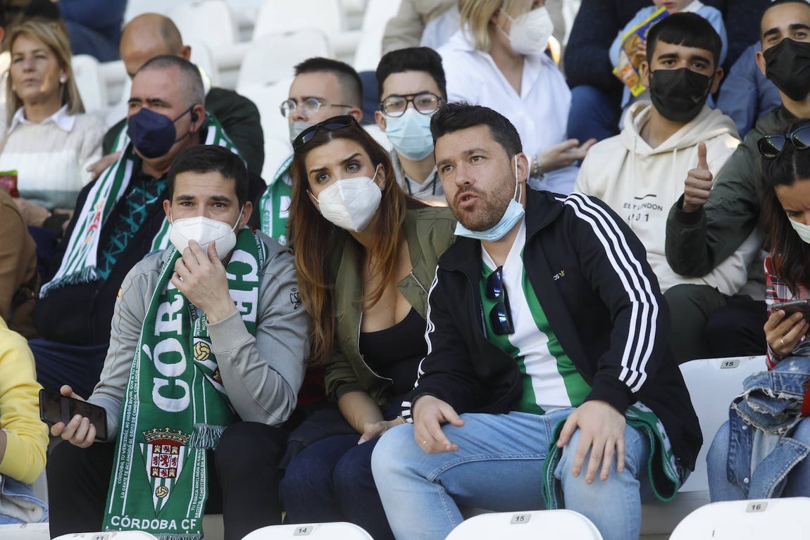 El excelente ambiente en la grada en el Córdoba CF - CD Coria, en imágenes