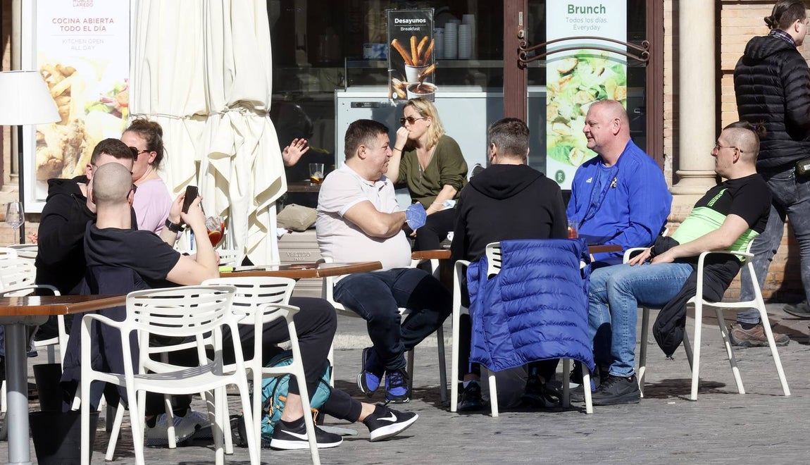 La afición croata empieza a dejarse ver por las calles de Sevilla