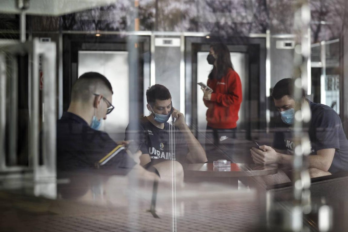 La incertidumbre de la selección de baloncesto de Ucrania en Córdoba, en imágenes