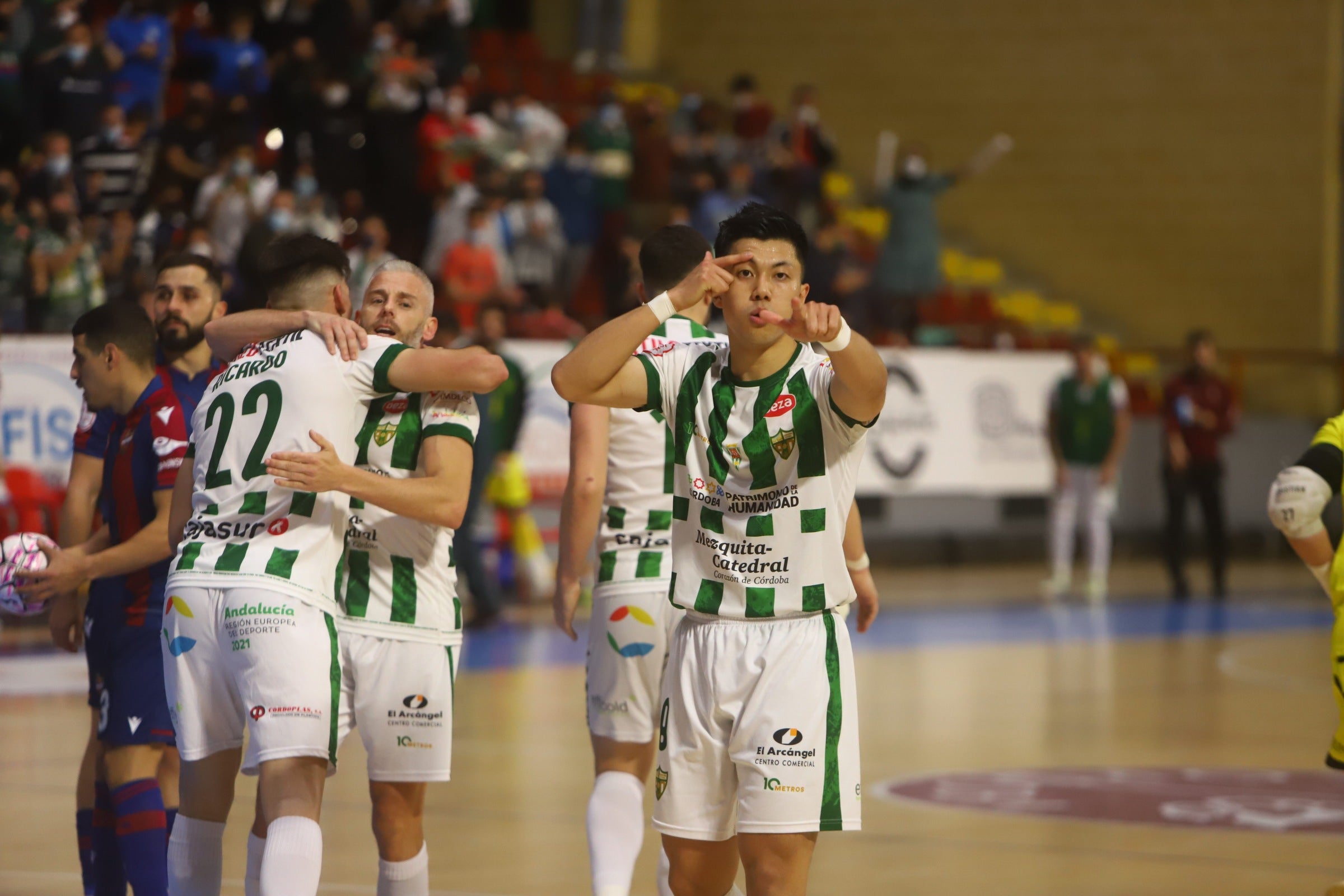 El Córdoba Patrimonio tira de épica ante el Levante y sigue soñando con la Copa de España (4-3)