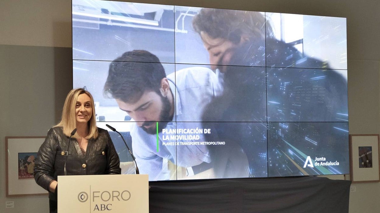 En imágenes, la consejera de Fomento, Marifrán Carazo, en el Foro ABC (y II)