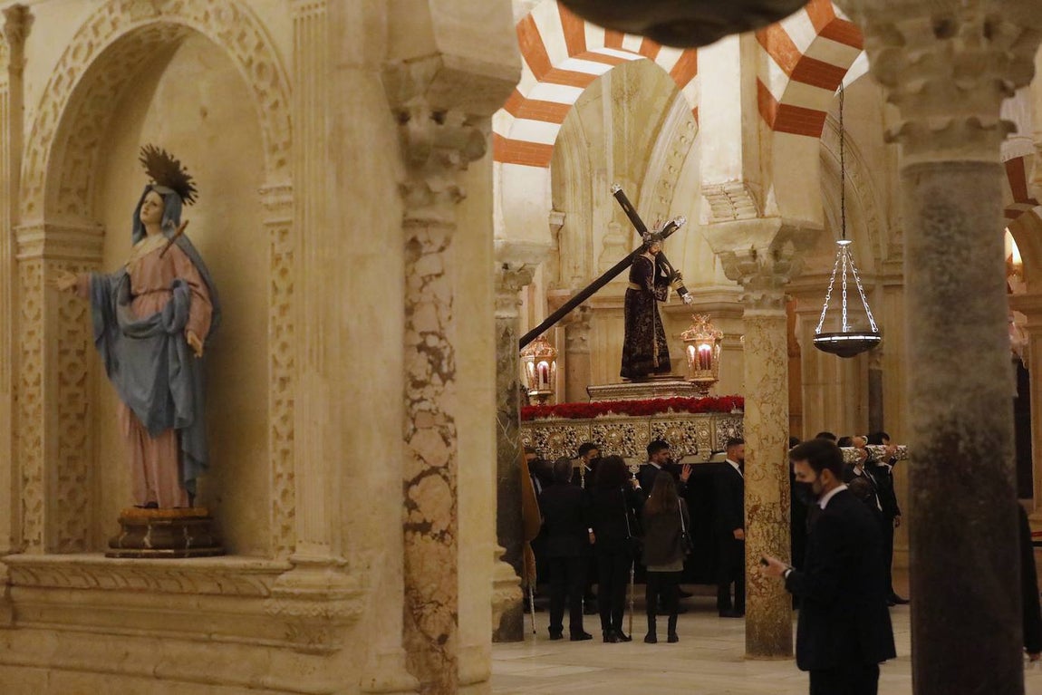 En imágenes, el Vía Crucis del Calvario en Córdoba (II)