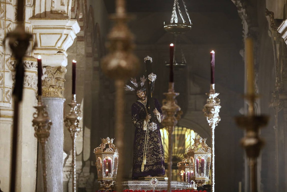 En imágenes, el Vía Crucis del Calvario en Córdoba (II)