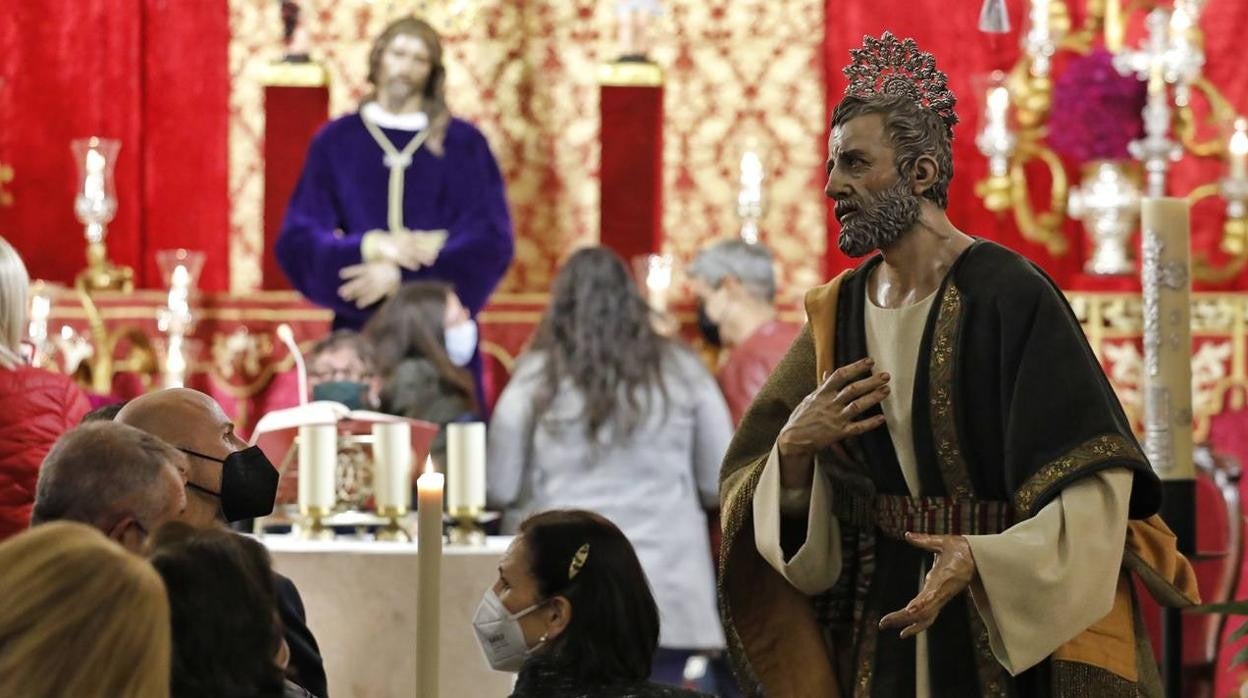 La bendición de una imagen de San Pedro para el misterio de la Bondad