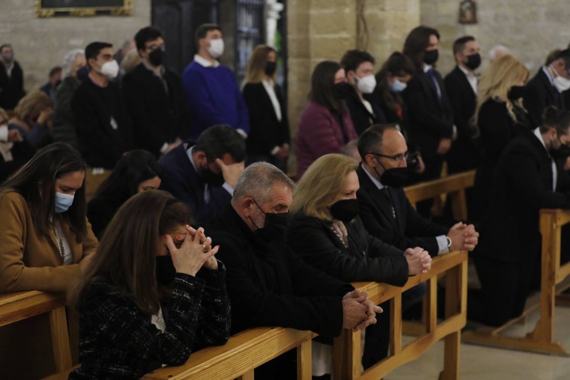 La bendición de una imagen de San Pedro para el misterio de la Bondad