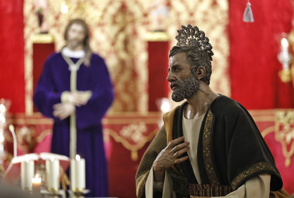 La bendición de una imagen de San Pedro para el misterio de la Bondad