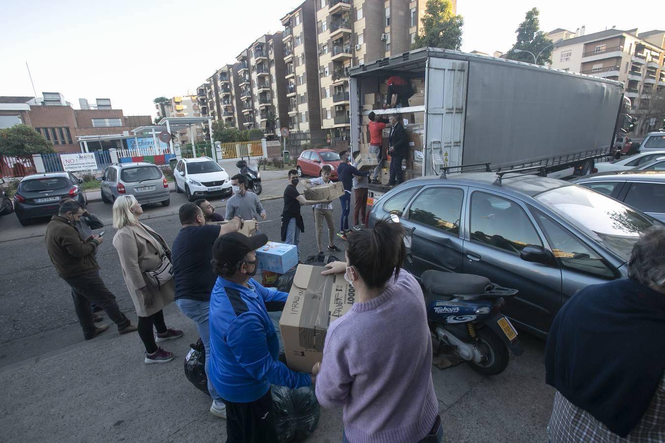 Un camión con 25.000 kilos de comida y material sanitario sale desde Córdoba a la frontera de Polonia