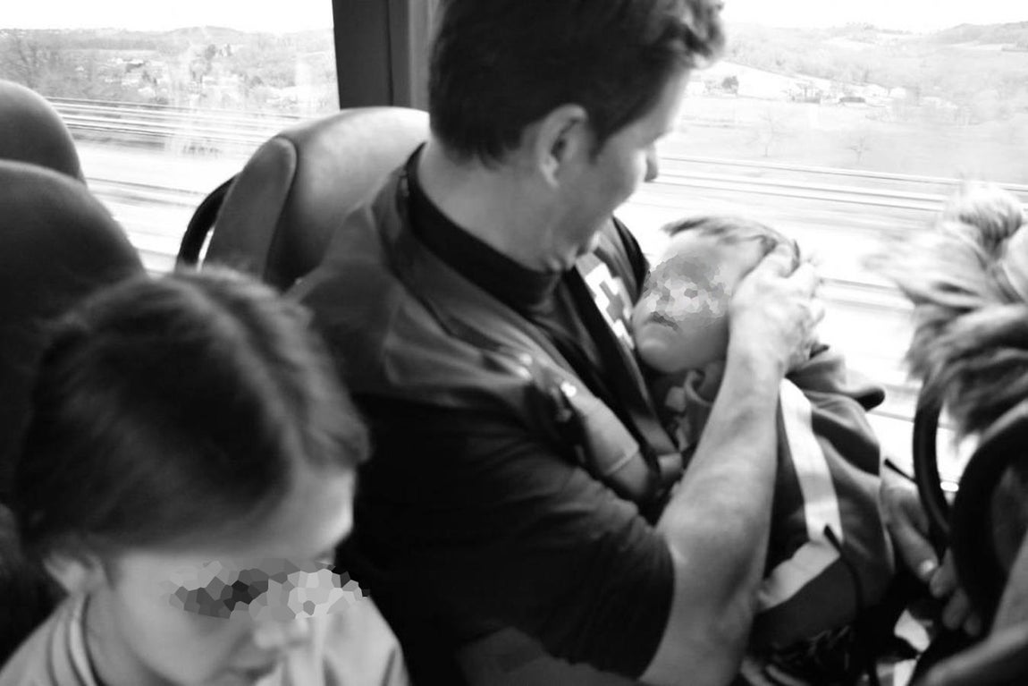 El viaje solidario de sesenta niños desde Ucrania a Sevilla. ABC