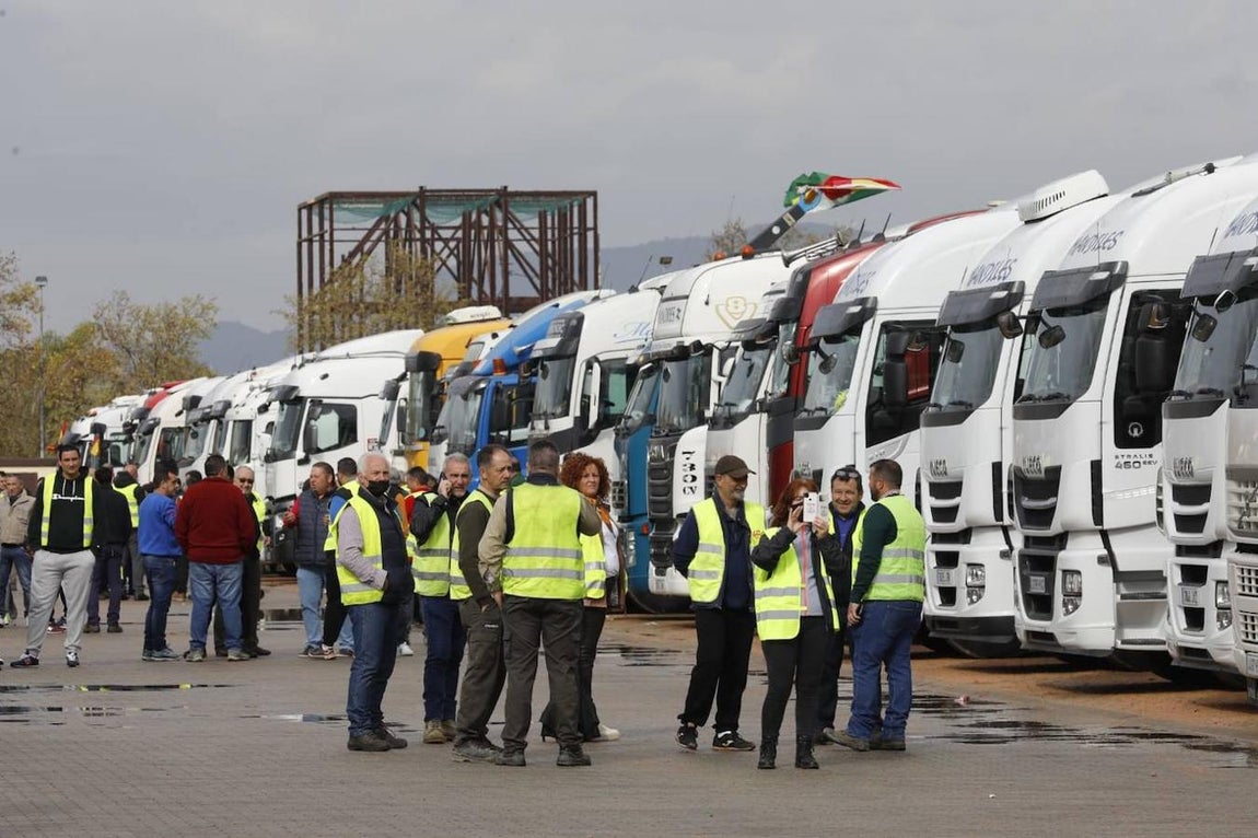 El inicio de la protesta de los camioneros en Córdoba, en imágenes