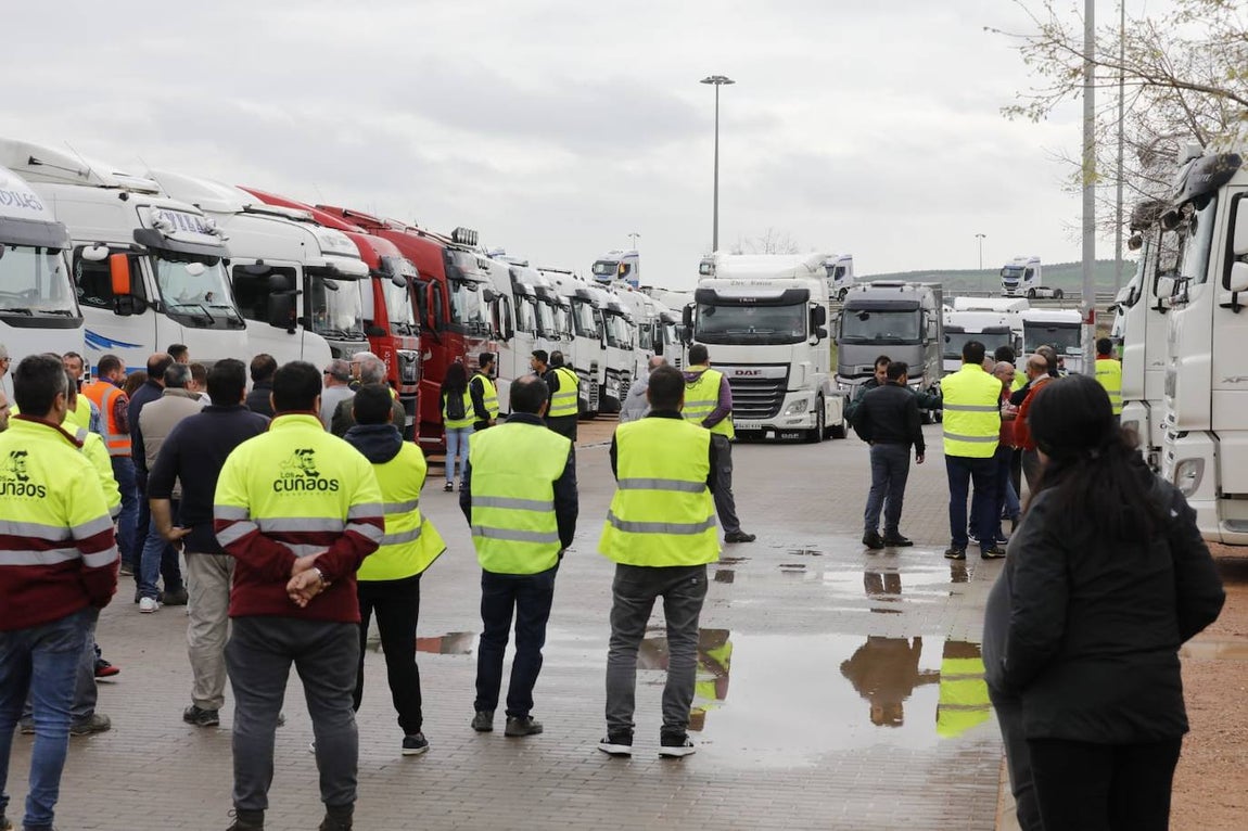 El inicio de la protesta de los camioneros en Córdoba, en imágenes