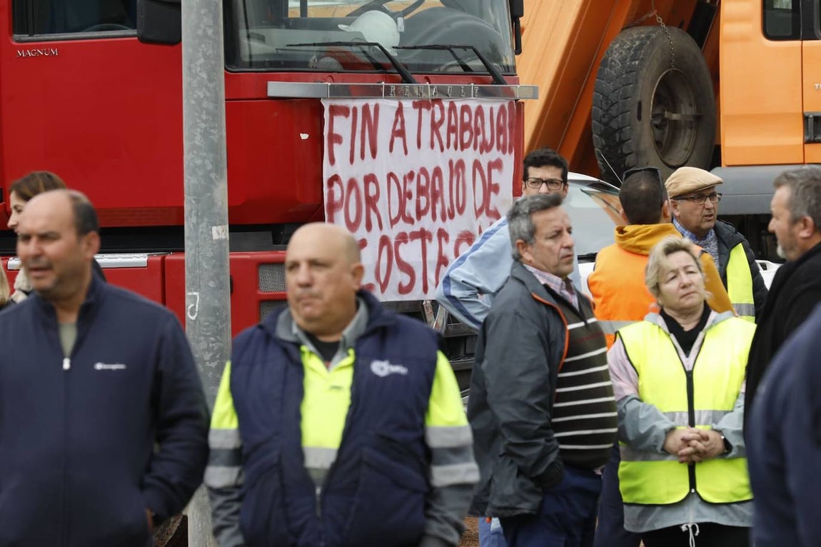 El inicio de la protesta de los camioneros en Córdoba, en imágenes