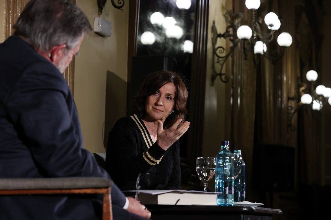 La presencia de Paloma Sánchez-Garnica en el Foro Cultural de ABC Córdoba, en imágenes