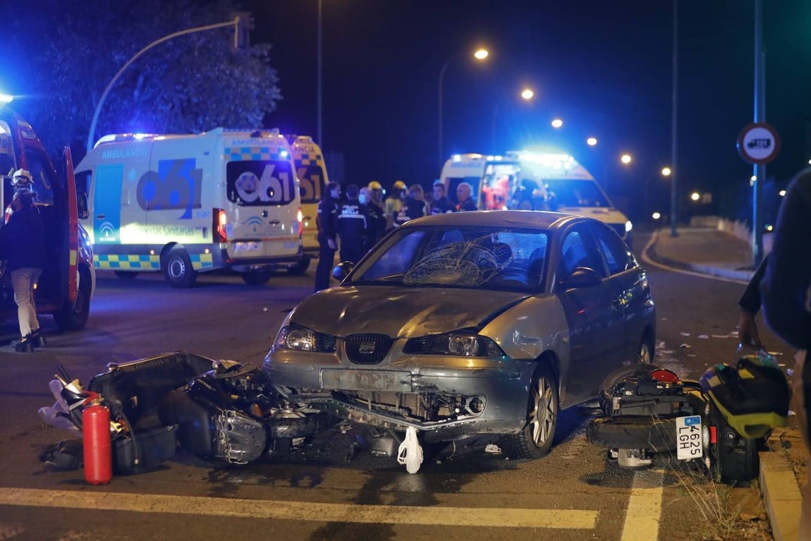 En imágenes, un muerto y dos heridos graves en un accidente en Sevilla