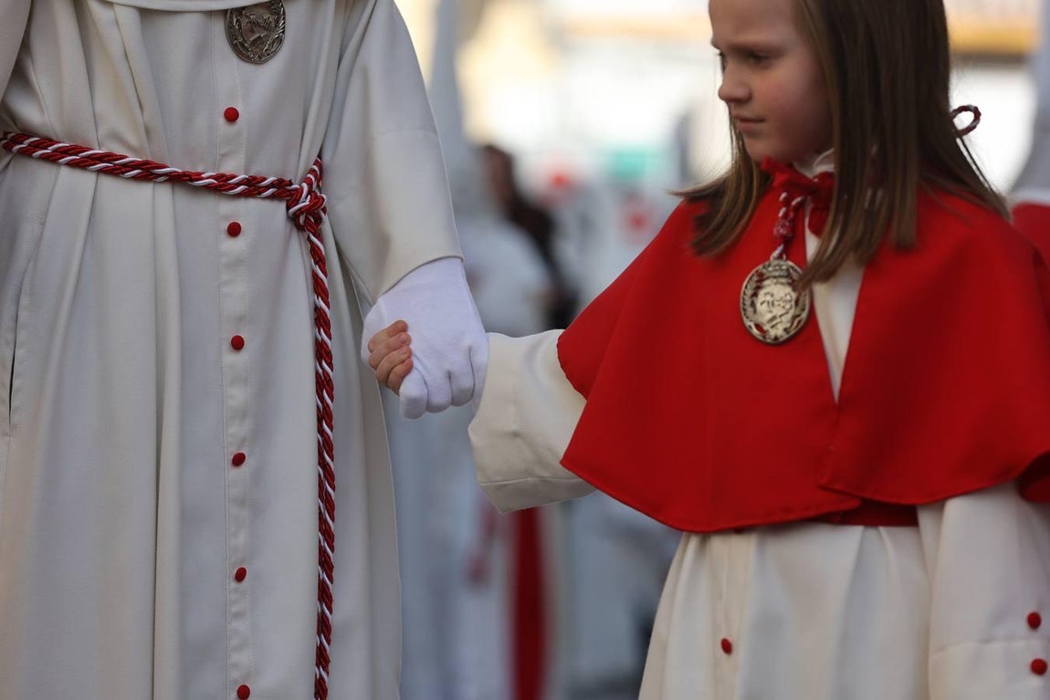 La vibrante salida de la Borriquita en el Domingo de Ramos de Córdoba, en imágenes