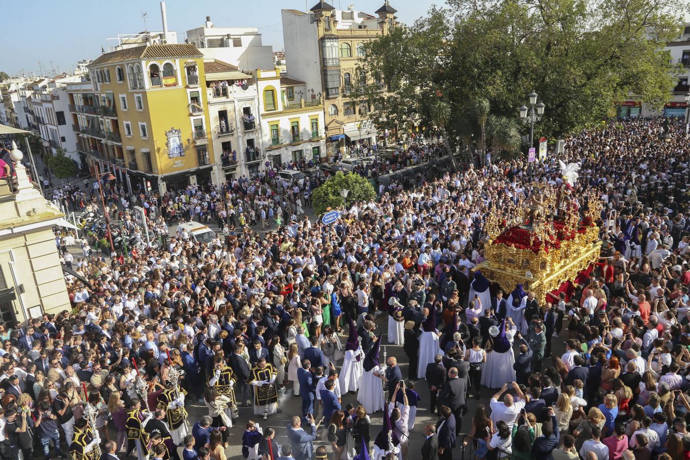 La Estrella ilumina Triana de nuevo un Domingo de Ramos