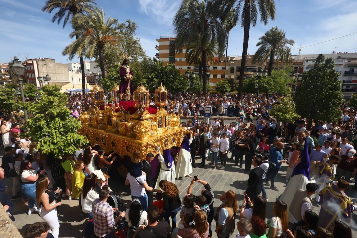 El imágenes, el Rescatado reparte su gracia el Domingo de Ramos en Córdoba