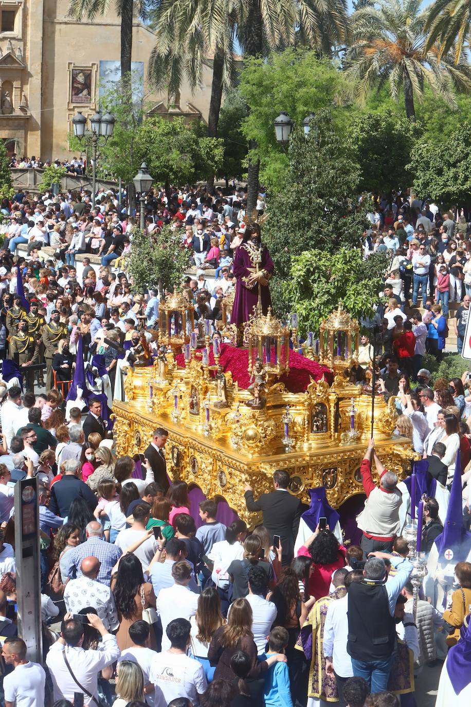 El imágenes, el Rescatado reparte su gracia el Domingo de Ramos en Córdoba