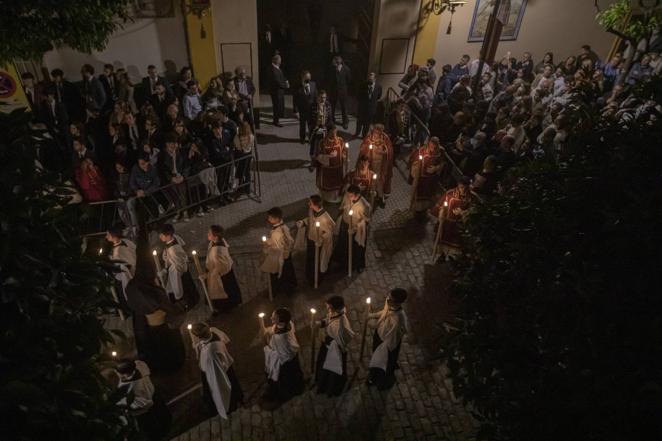 Contemplación y oración del Silencio en la Madrugada de Sevilla