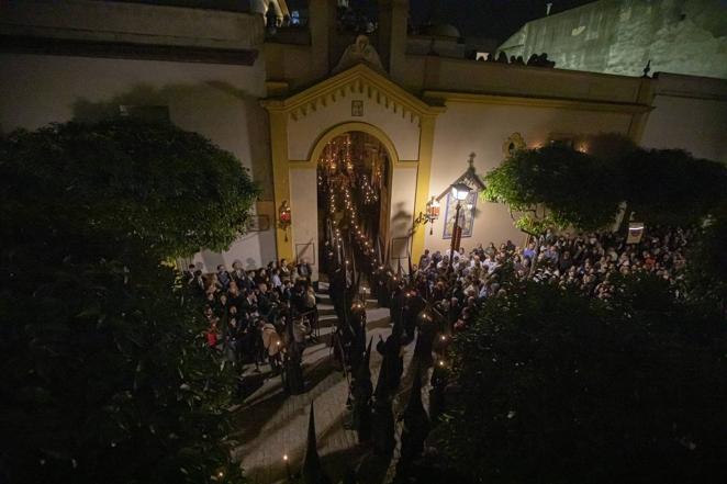 Contemplación y oración del Silencio en la Madrugada de Sevilla