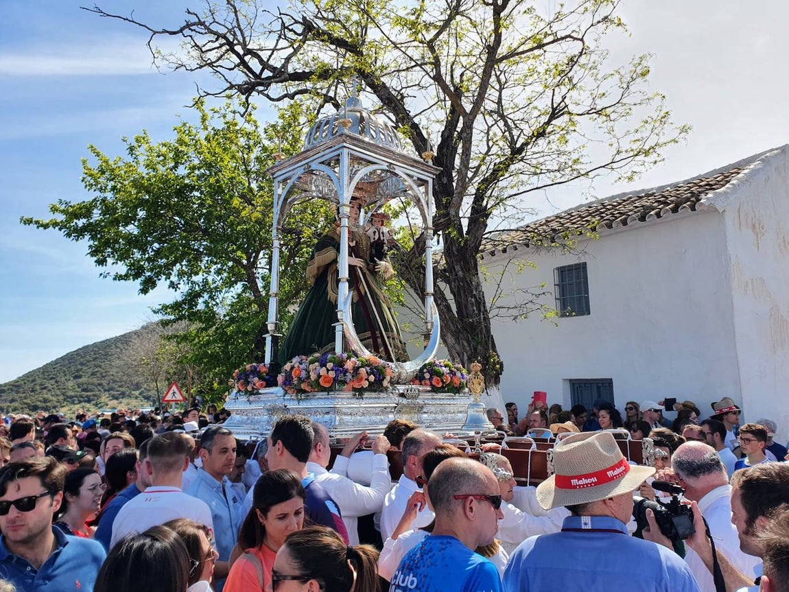 La multitudinaria romería de Bajada de la Virgen de Araceli a Lucena, en imágenes