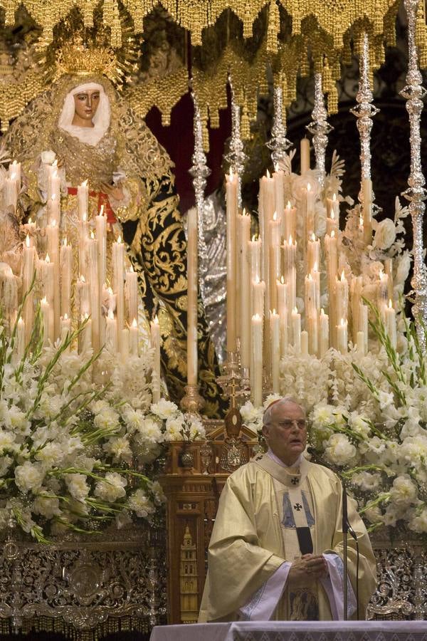 En el Pontifical de la Esperanza de Triana. KAKO RANGEL