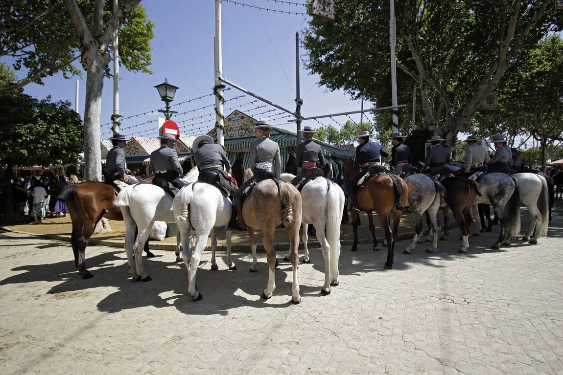 Ambiente durante el jueves en la Feria de Sevilla 2022. JUAN FLORES