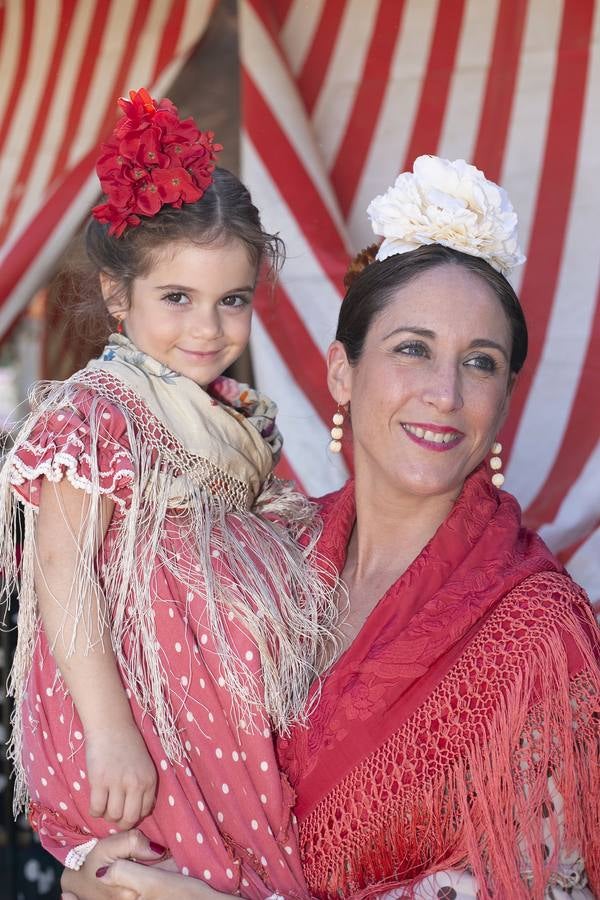 Asistentes al real durante el jueves de la Feria de Sevilla 2022. ROCÍO RUZ