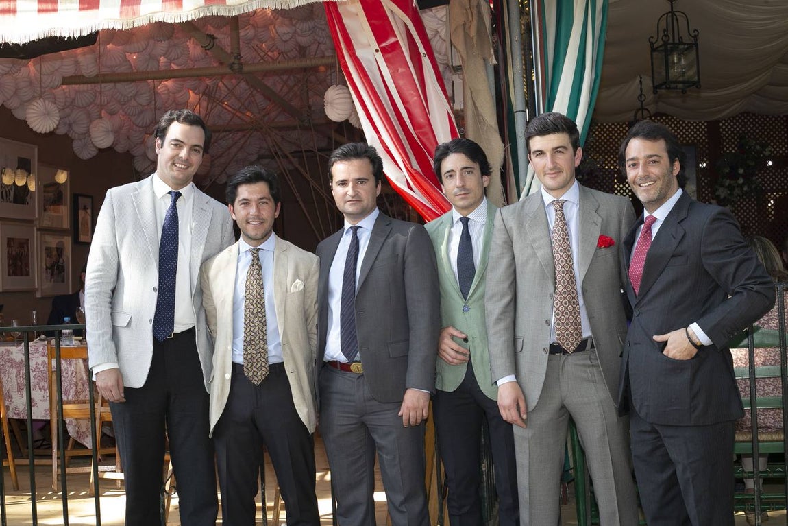 Asistentes al real durante el jueves de la Feria de Sevilla 2022. ROCÍO RUZ