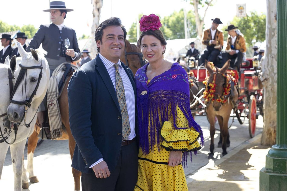 Asistentes al real durante el jueves de la Feria de Sevilla 2022. ROCÍO RUZ