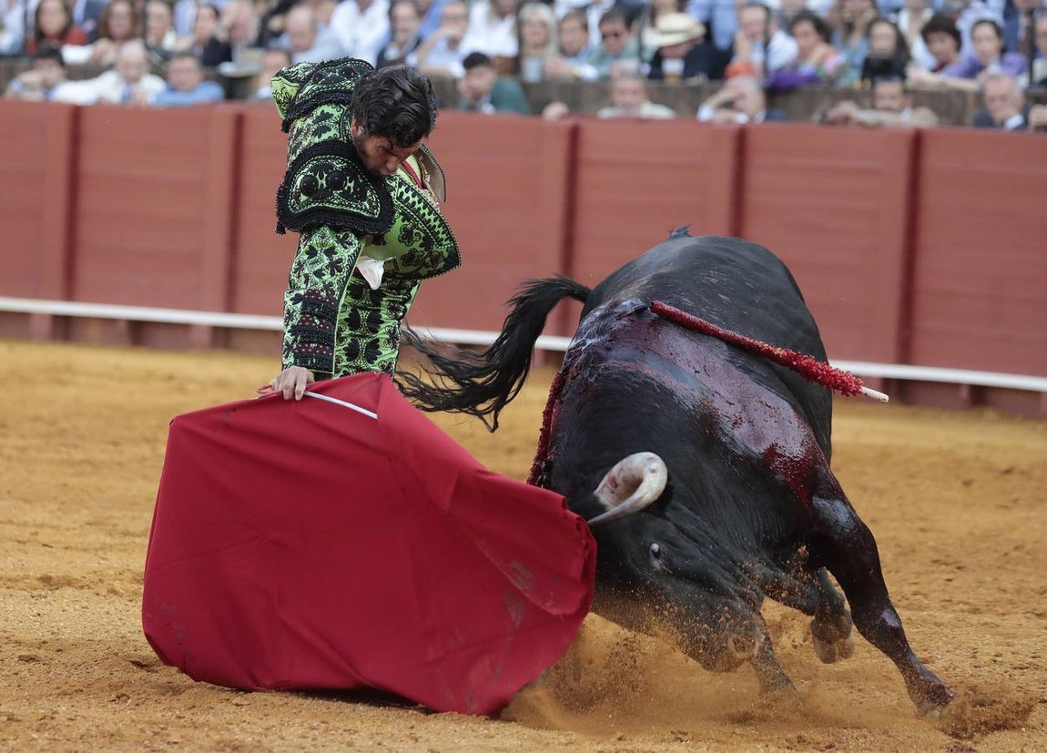 Corrida del sábado de farolillos de 2022 en la plaza de toros de Sevilla. RAÚL DOBLADO