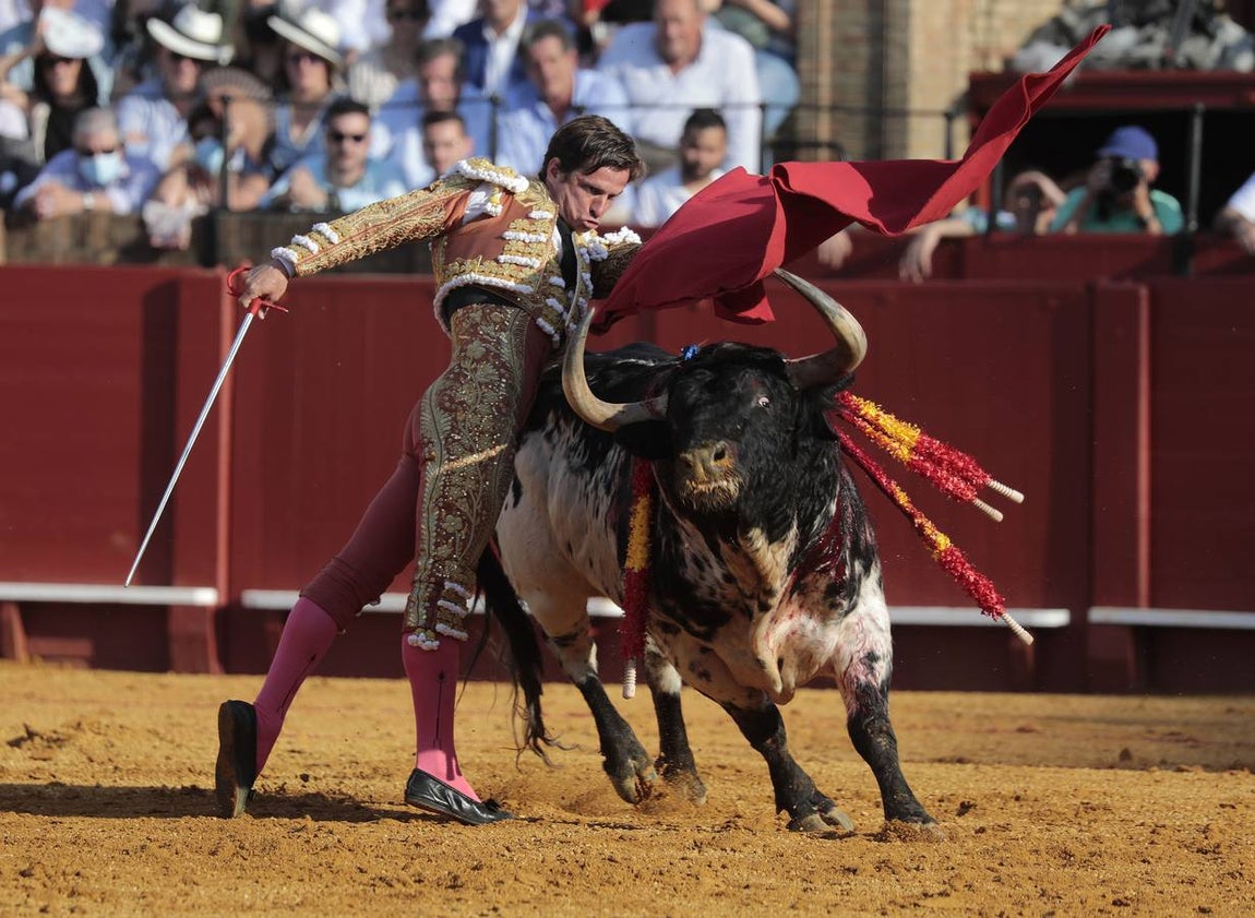 Corrida del sábado de farolillos de 2022 en la plaza de toros de Sevilla. RAÚL DOBLADO