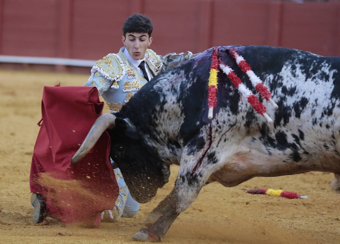 Corrida del sábado de farolillos de 2022 en la plaza de toros de Sevilla. RAÚL DOBLADO