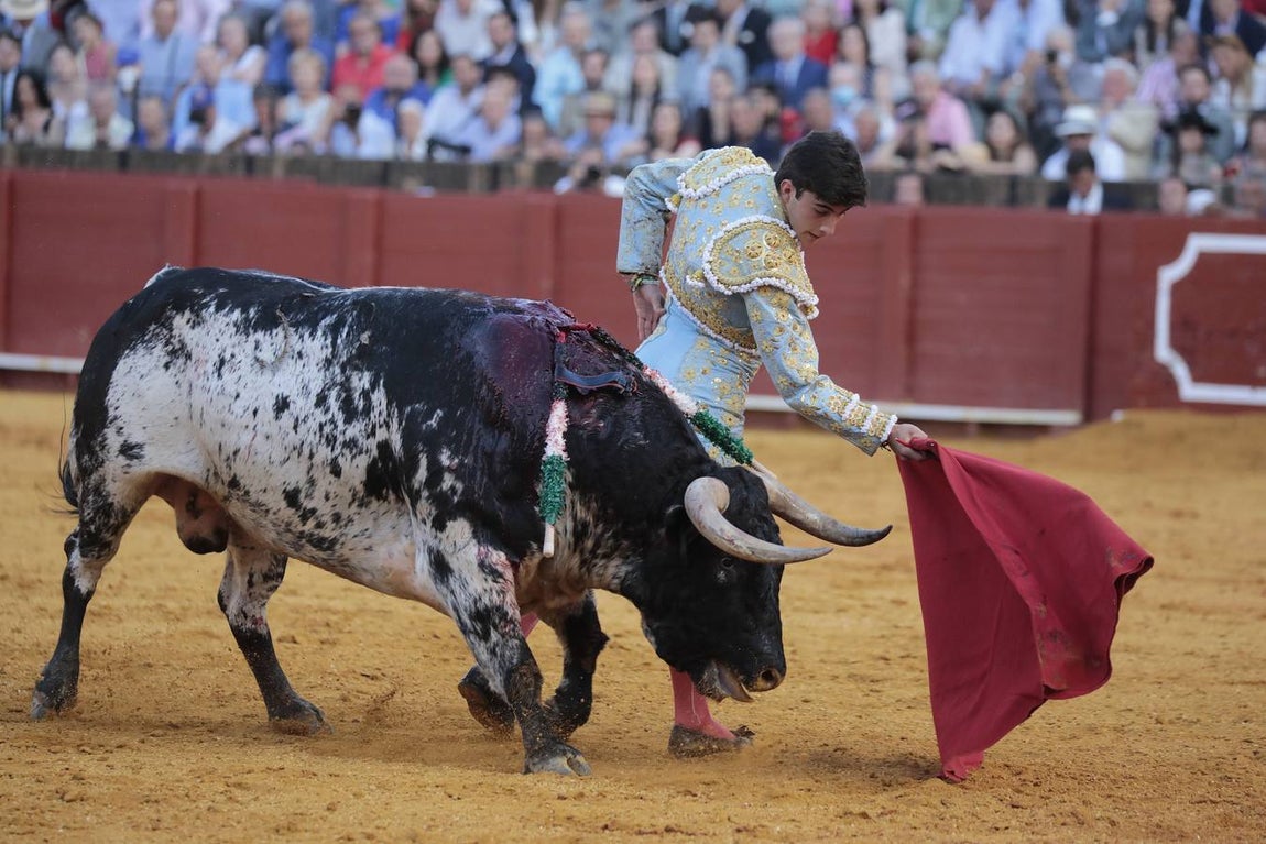 Corrida del sábado de farolillos de 2022 en la plaza de toros de Sevilla. RAÚL DOBLADO