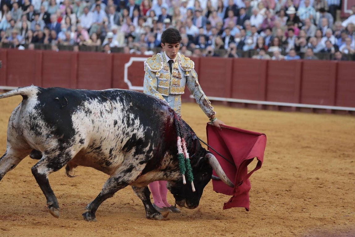 Corrida del sábado de farolillos de 2022 en la plaza de toros de Sevilla. RAÚL DOBLADO