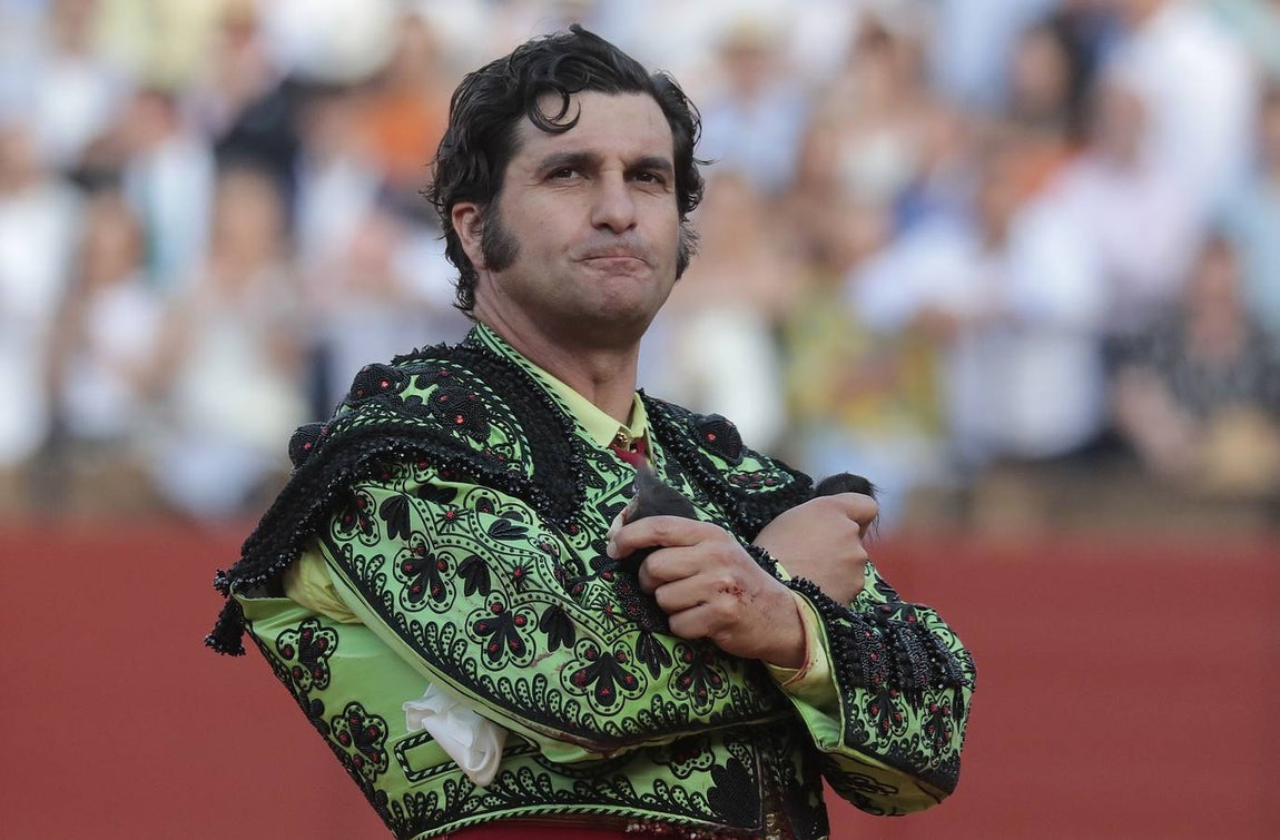 Corrida del sábado de farolillos de 2022 en la plaza de toros de Sevilla. RAÚL DOBLADO