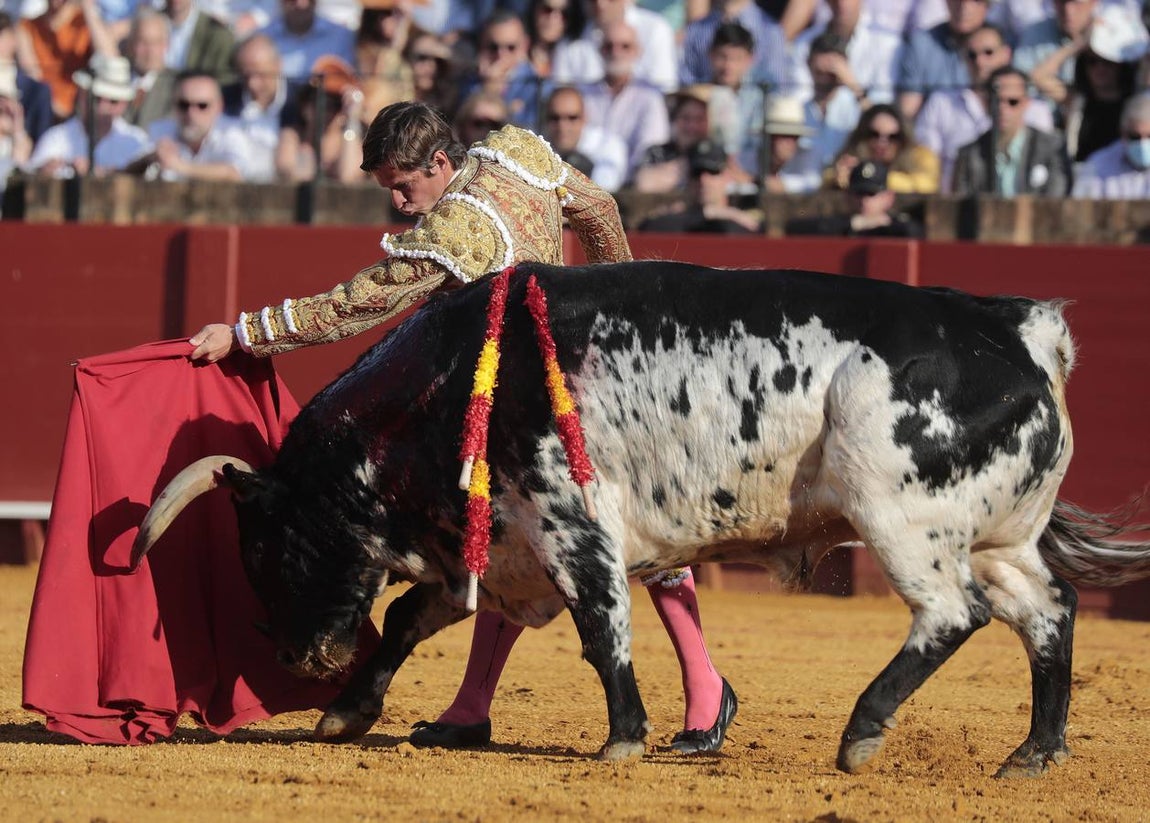 Corrida del sábado de farolillos de 2022 en la plaza de toros de Sevilla. RAÚL DOBLADO