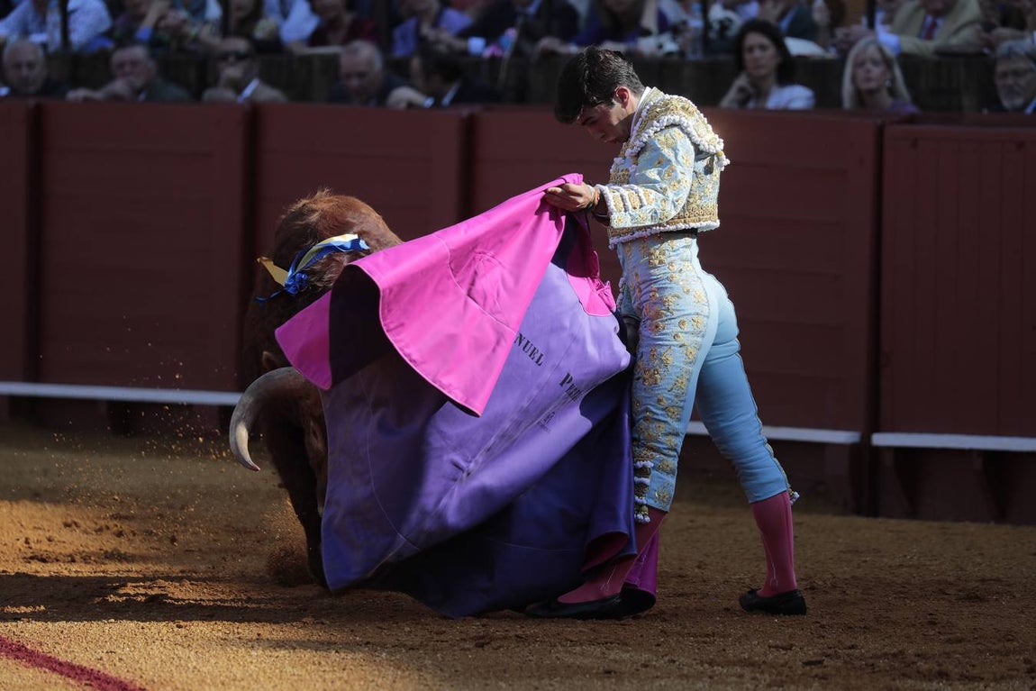 Corrida del sábado de farolillos de 2022 en la plaza de toros de Sevilla. RAÚL DOBLADO