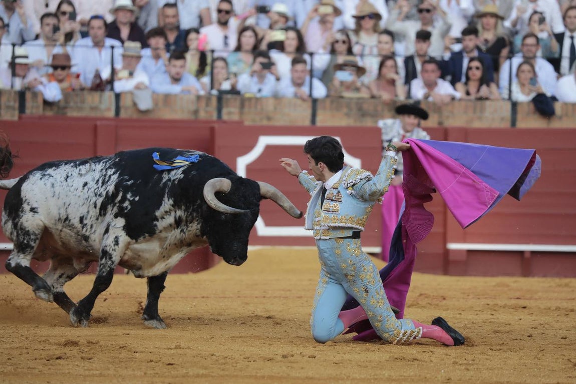 Corrida del sábado de farolillos de 2022 en la plaza de toros de Sevilla. RAÚL DOBLADO